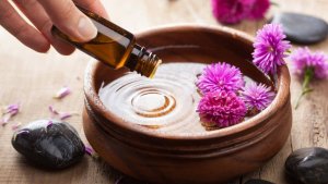 benefícios da aromaterapia com óleos essenciais