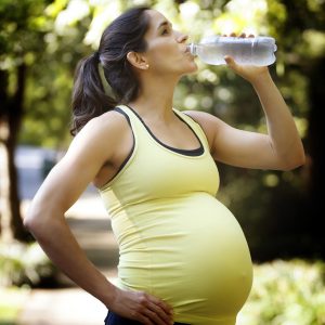 Caminhada na gravidez hidratação