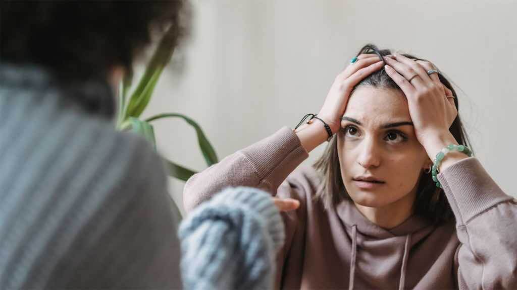 Mulher com ansiedade para perder peso